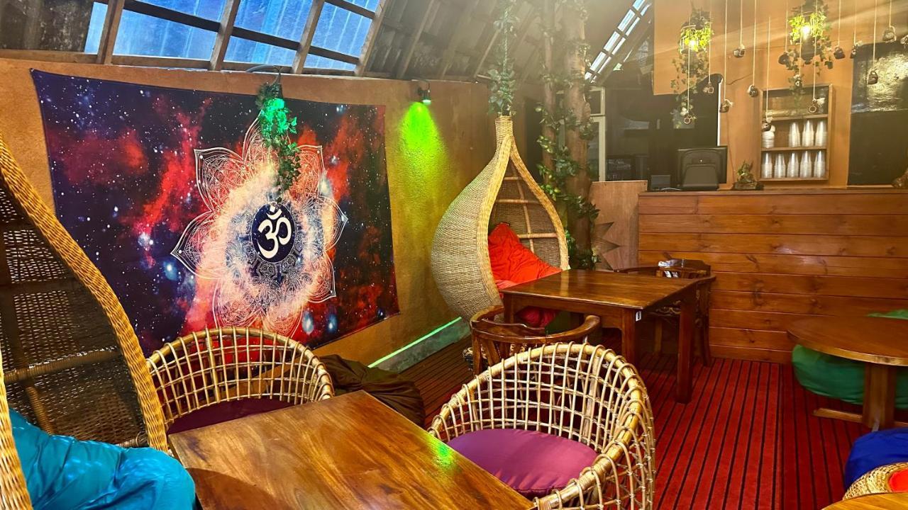 A Lounge Hostel And Cafe Ella Luaran gambar