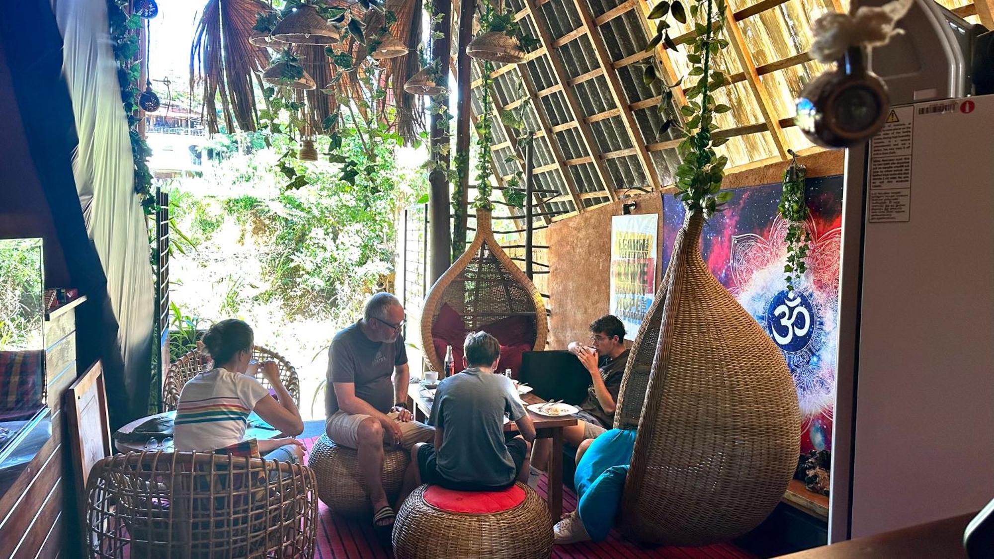A Lounge Hostel And Cafe Ella Luaran gambar
